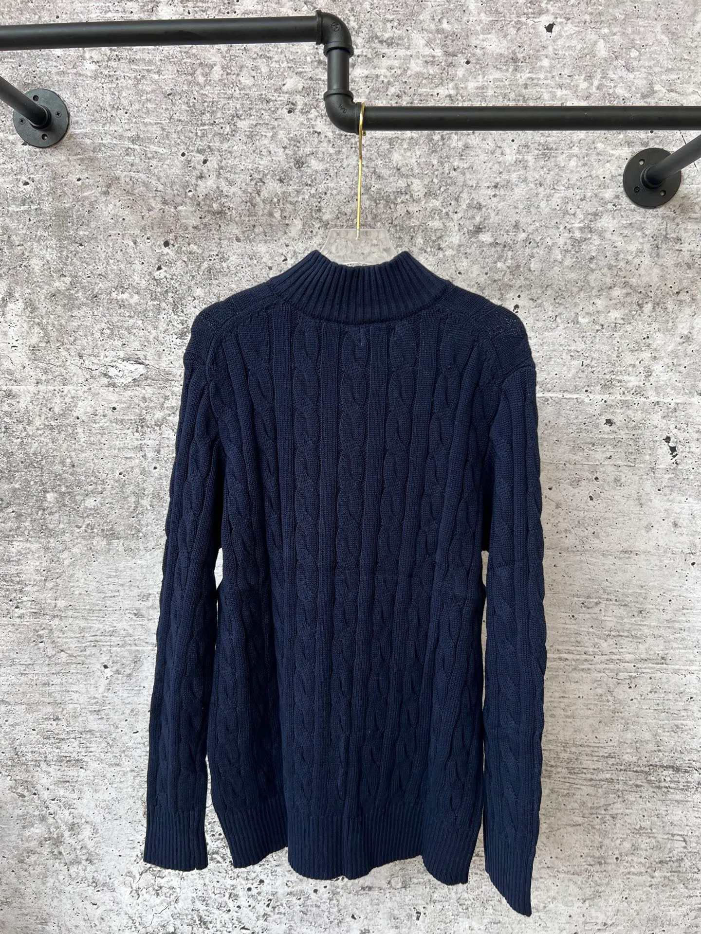 P240 Ralph Lauren classic unisex half-zip rubberized sweater, popular on all major platforms, the original version has the same washed fabric, the workmanship details restore the original, the pony on the chest is embroidered with the original factory, and the hardware accessories are original and customized